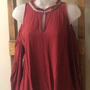 Peep shoulder flowy top